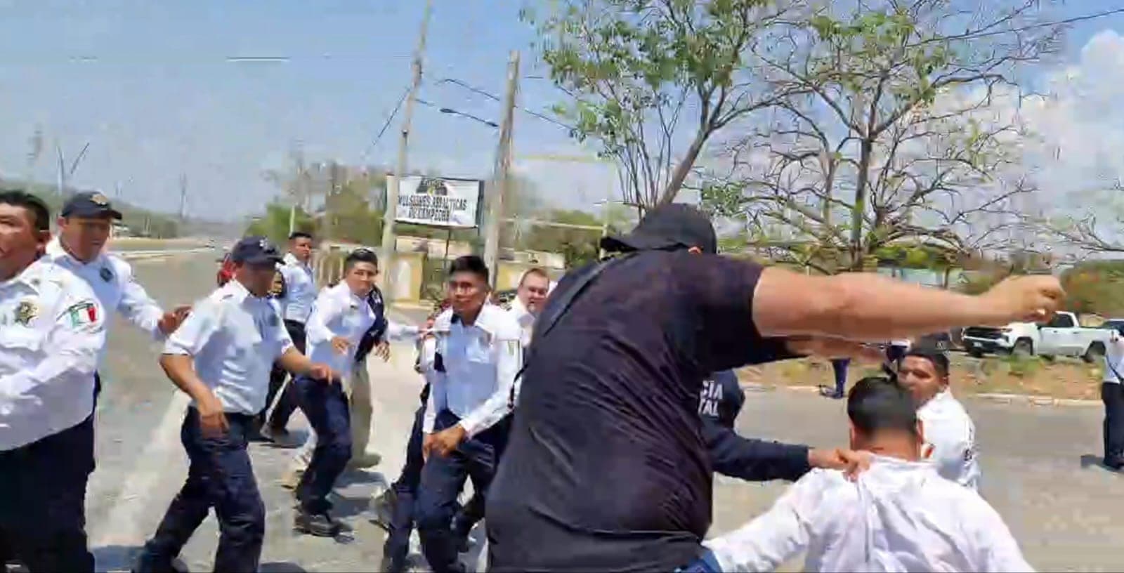 Zafarrancho de policías campechanos