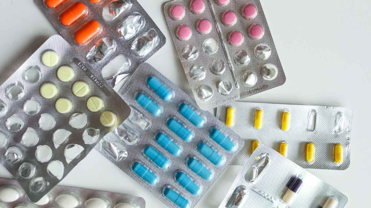 Alerta Cofepris por medicamentos falsos para cáncer  