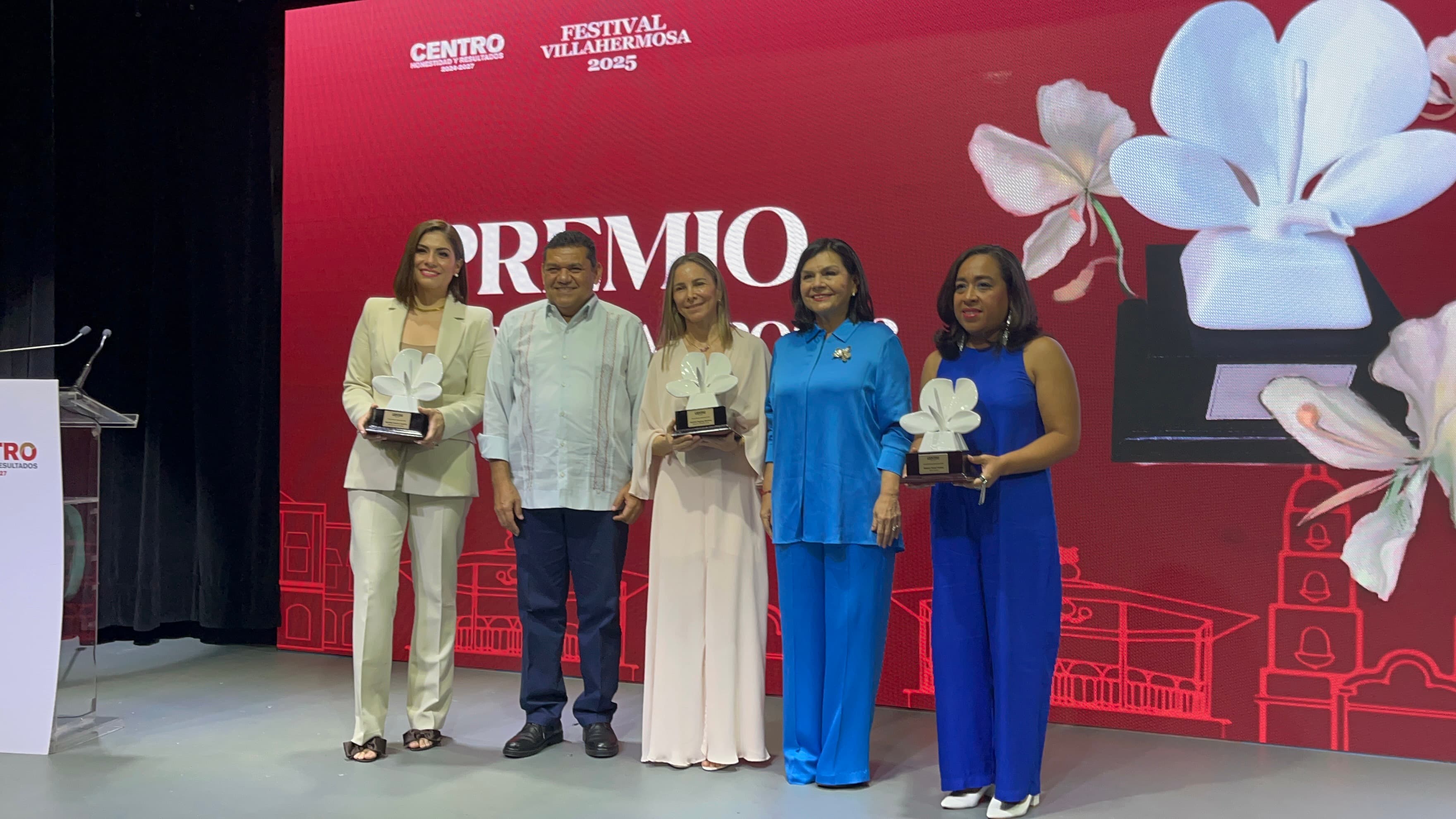 Inauguran Festival Villahermosa con premio Blancas Mariposas 