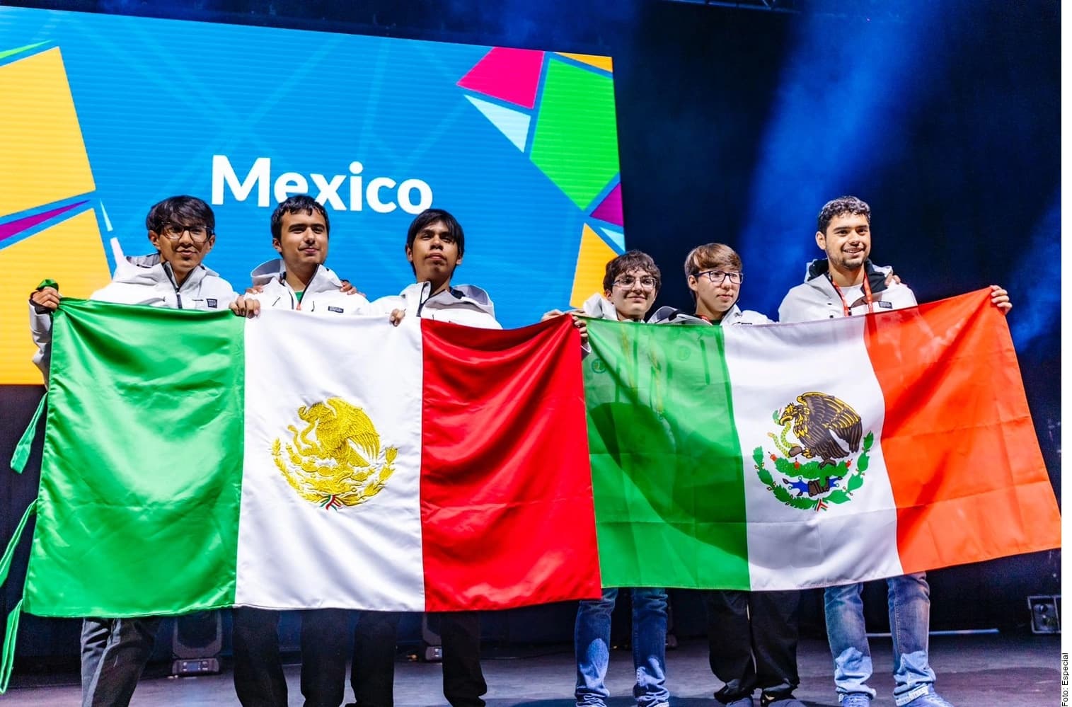 Ganan 'niños matemáticos' oro en olimpiada en Inglaterra 