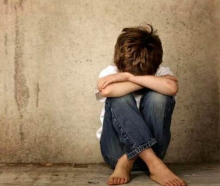 Infante sobrevive 24 meses solo