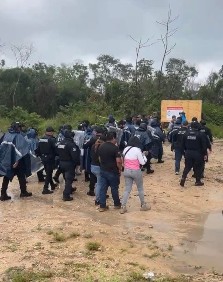 Desalojan en Playa del Carmen terrenos invadidos
