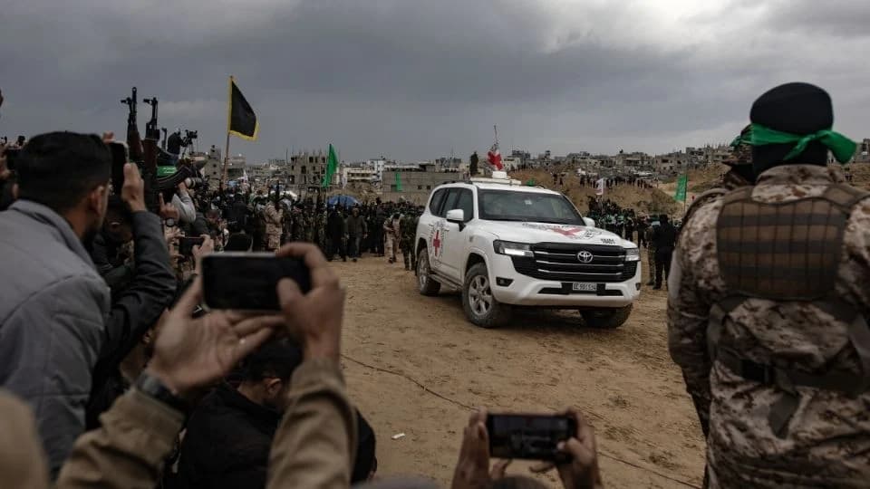 Israel liberará a 602 presos palestinos a cambio de seis rehenes