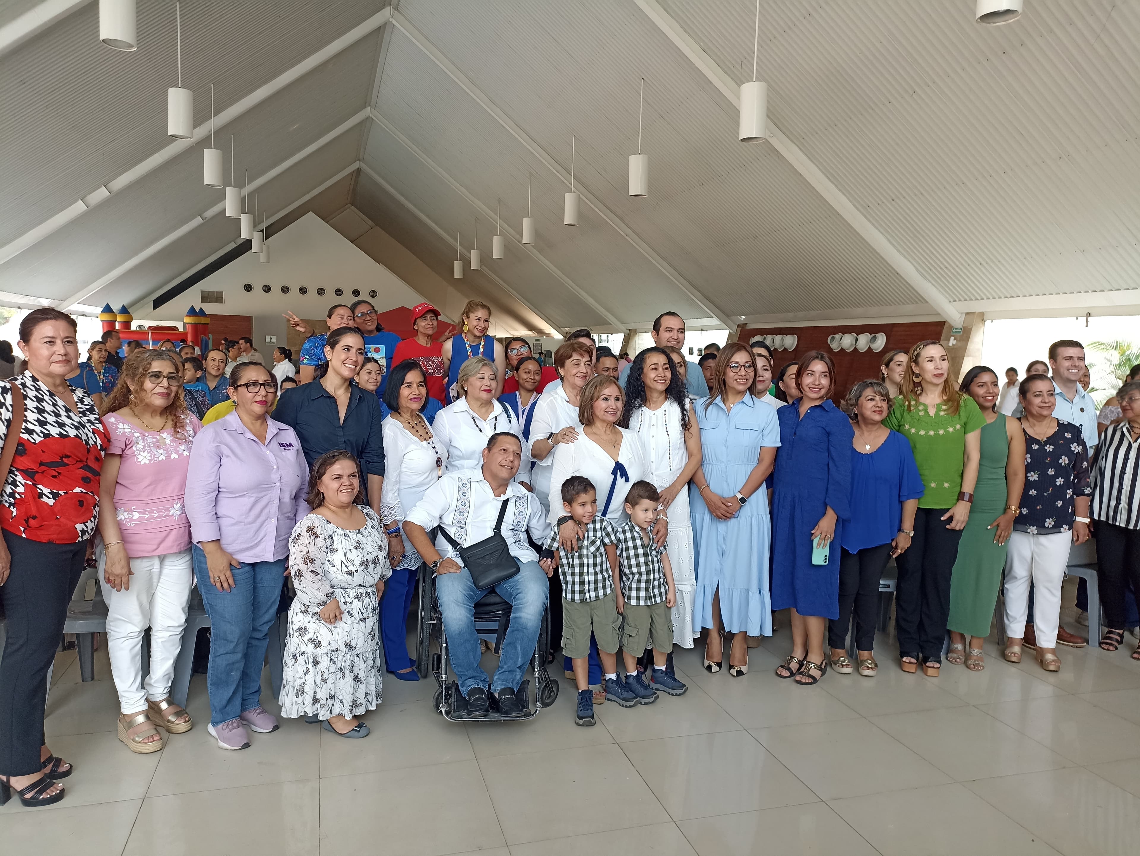 Feria Azul promueve inclusión de niños autistas 