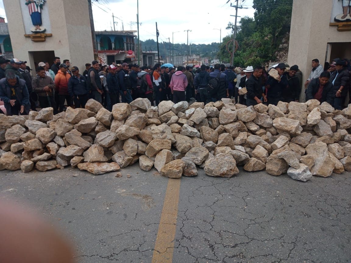 Bloqueo definitivo el acceso al municipio de Oxchuc