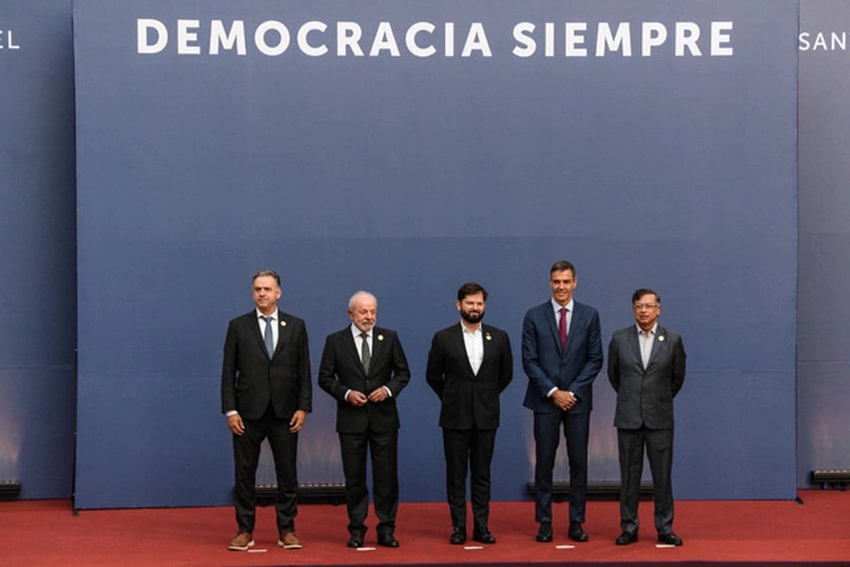 Valores democráticos son desafiados permanentemente, afirman presidentes