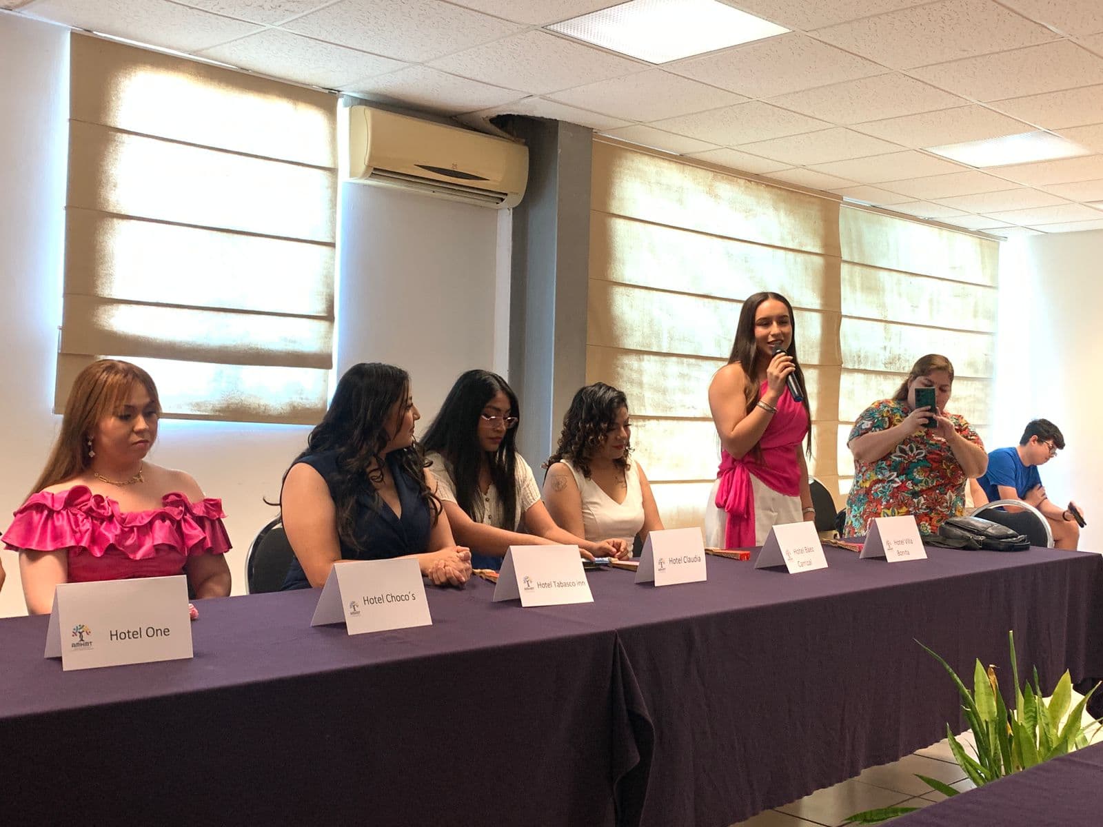 Hoteleros coronarán a su reina