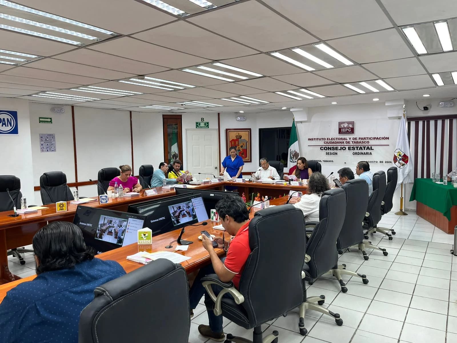 IEPC Tabasco revisará pago de compensaciones a servidores de la institución 