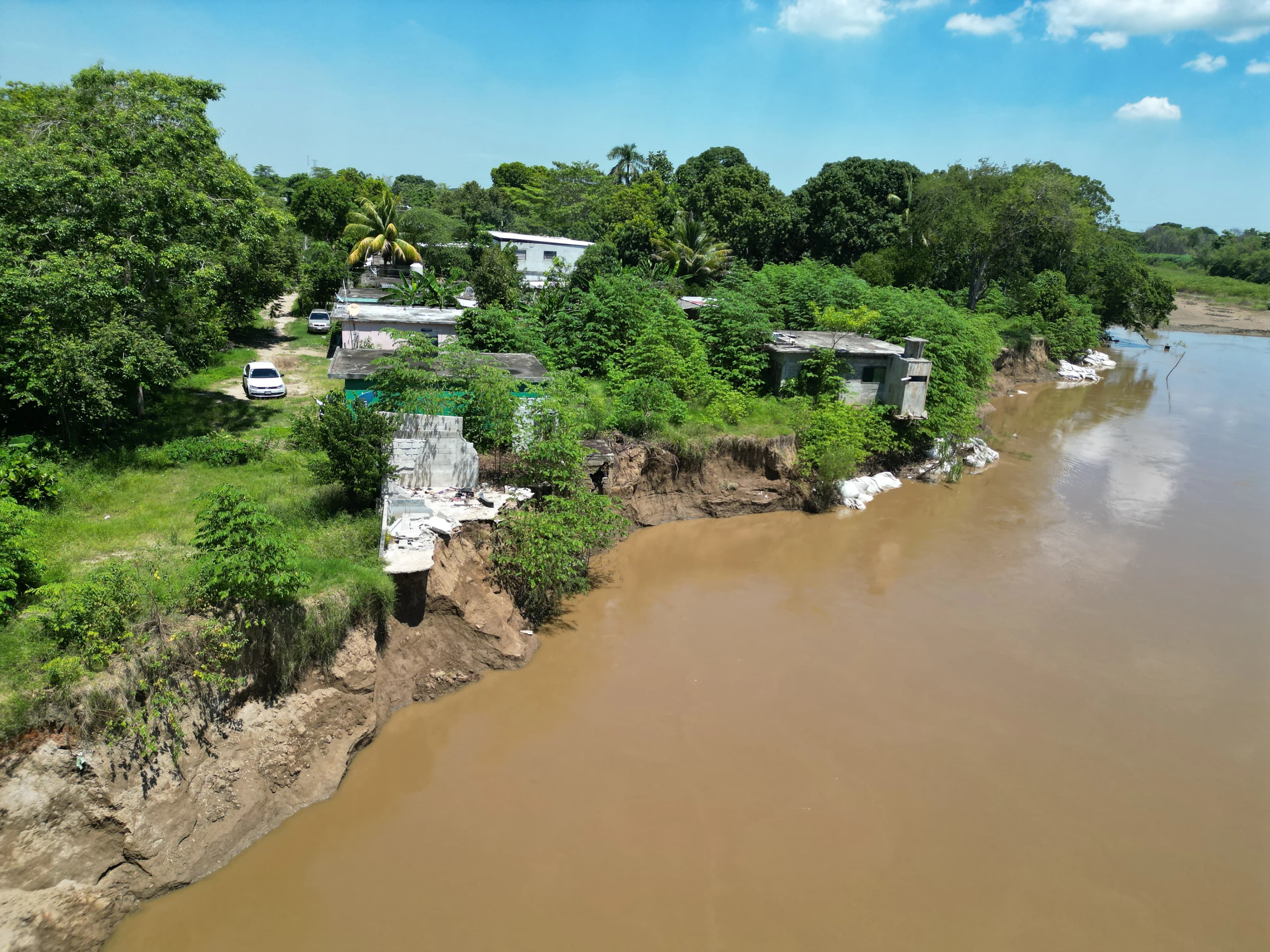 Ayudan a muertos y dejan “morir” a vivos 