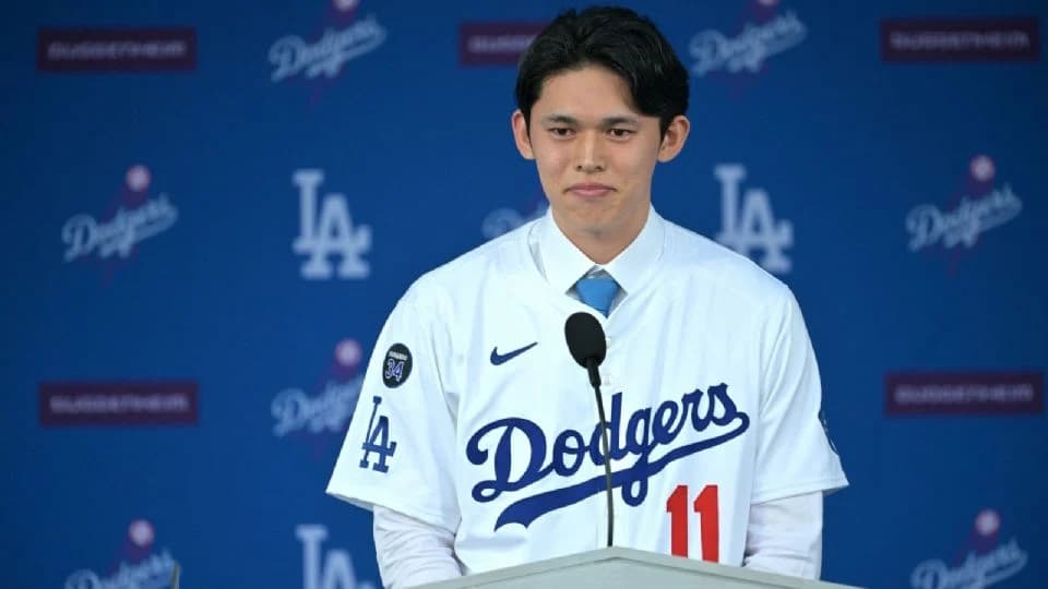 Dodgers presenta al lanzador japonés Roki Sasaki