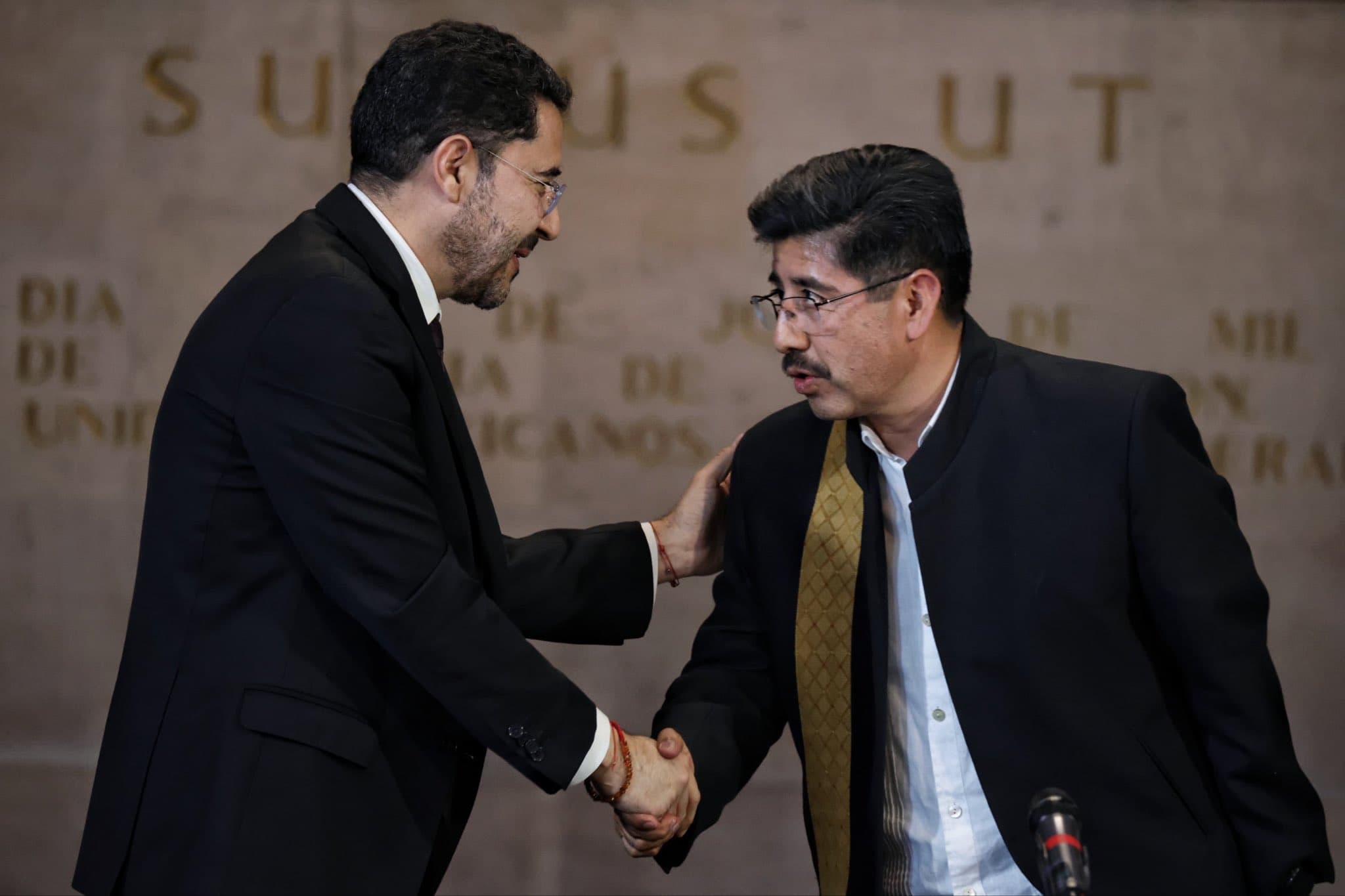 Denuncian servicio médico VIP a Ministros en ISSSTE, director lo niega 