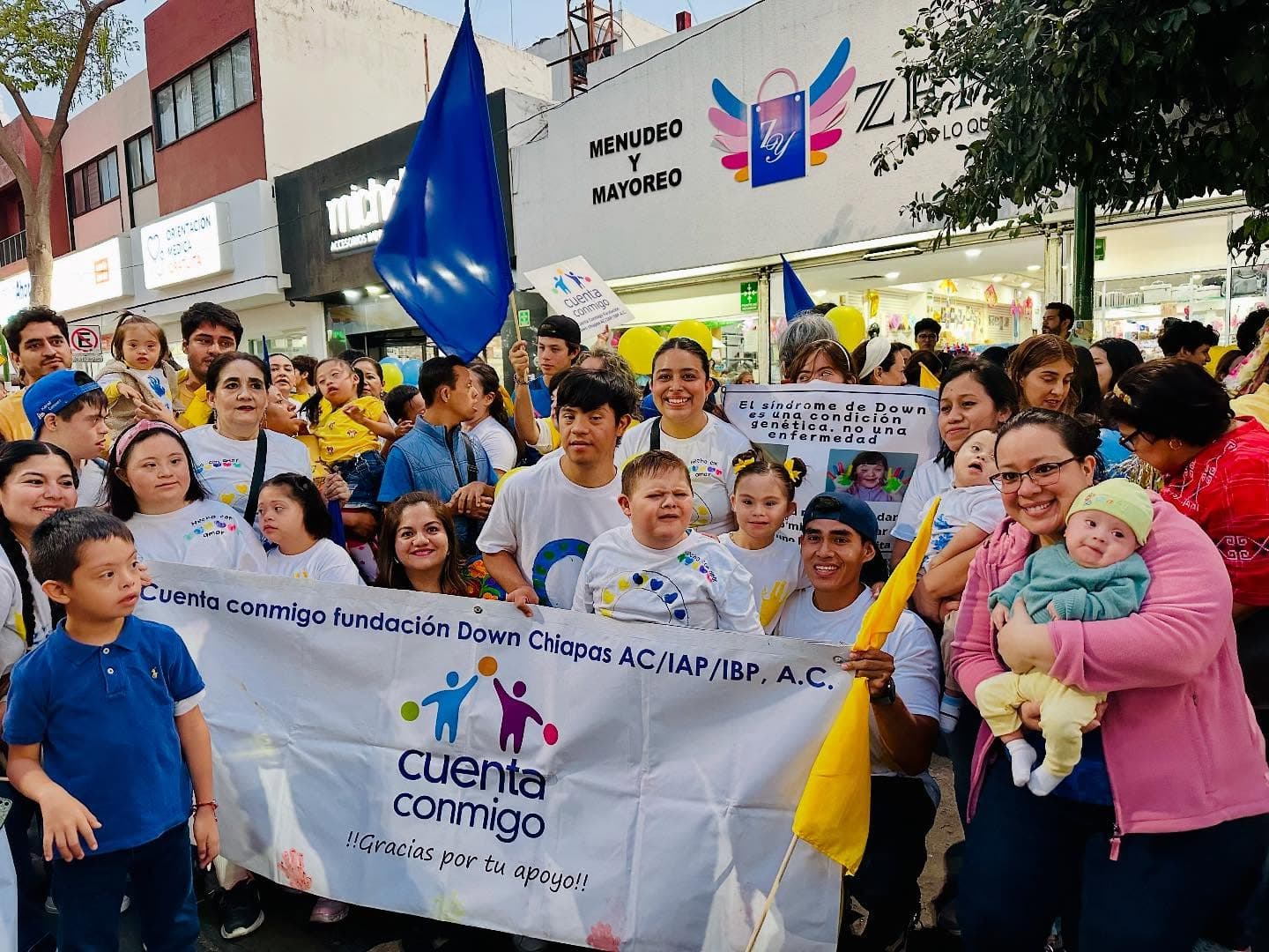 Desfilan en conmemoración por el Día Mundial del Síndrome de Down