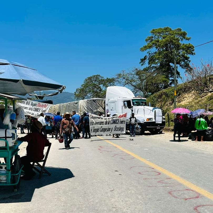 Bloquean pobladores carretera en Chiapas