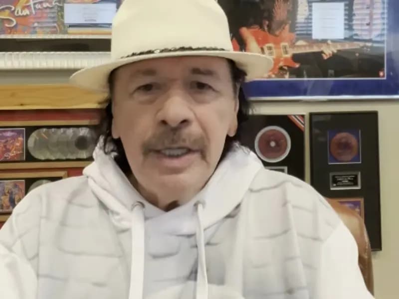Carlos Santana habría sido hospitalizado de emergencia en Texas