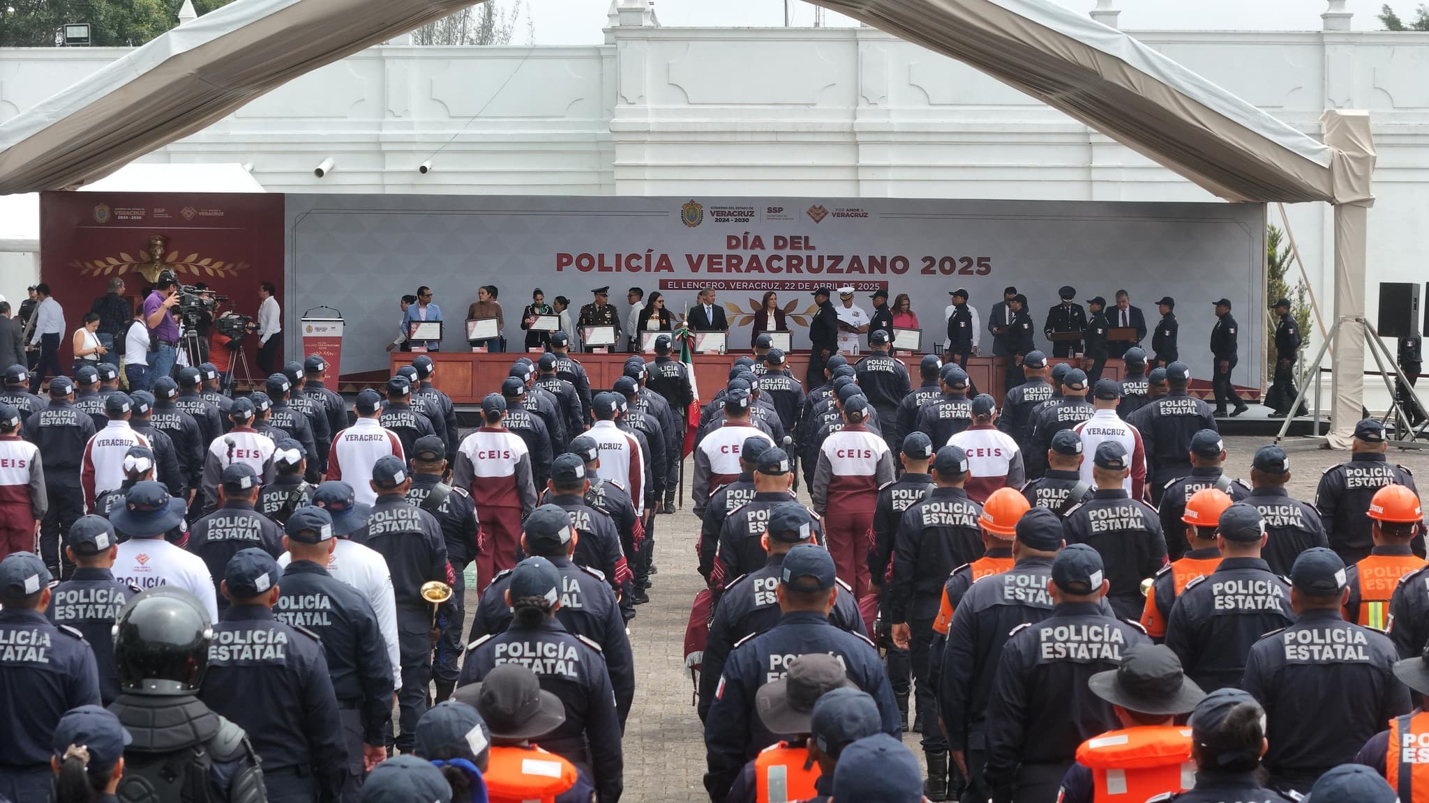 Inicia construcción de viviendas para policías veracruzanos