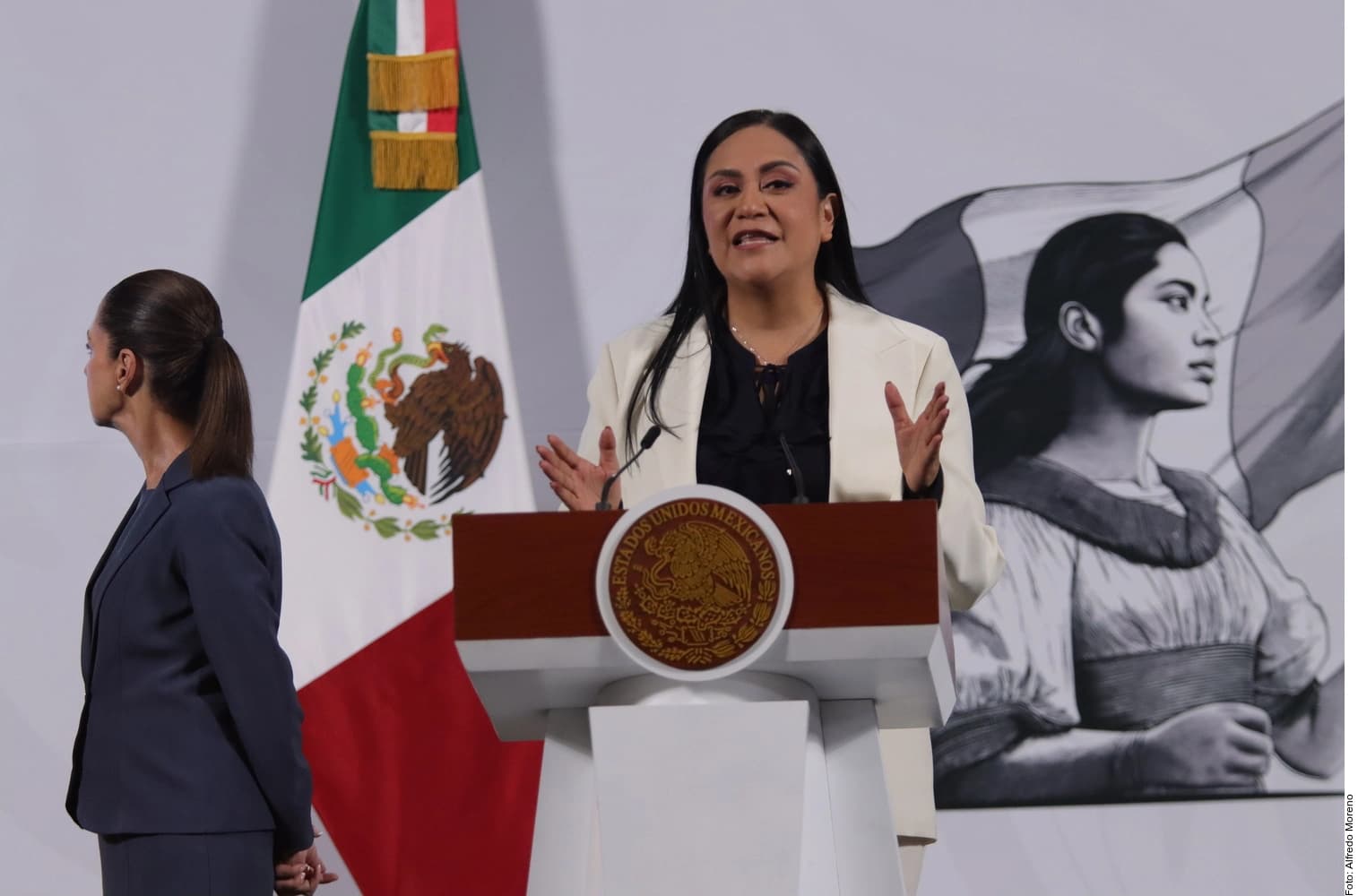 Terminó la gestión personal, advierte a diputados 