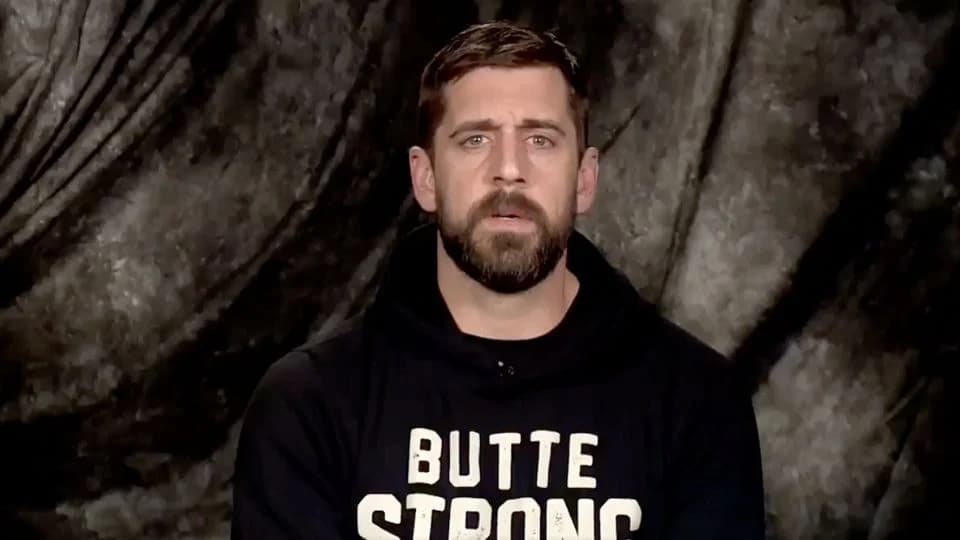 “Movimiento de mujeres trans es anti-mujer”: Aaron Rodgers