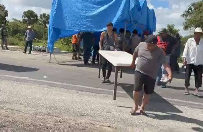 Levantan bloqueo en Atasta Campeche 