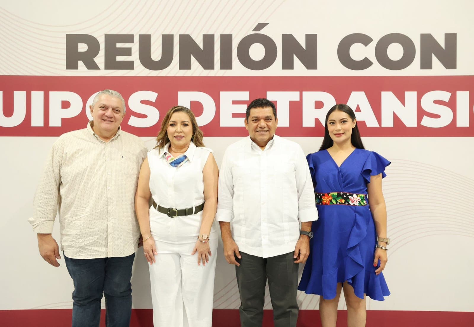 Designa Javier May a 12 subsecretarios de seis dependencias