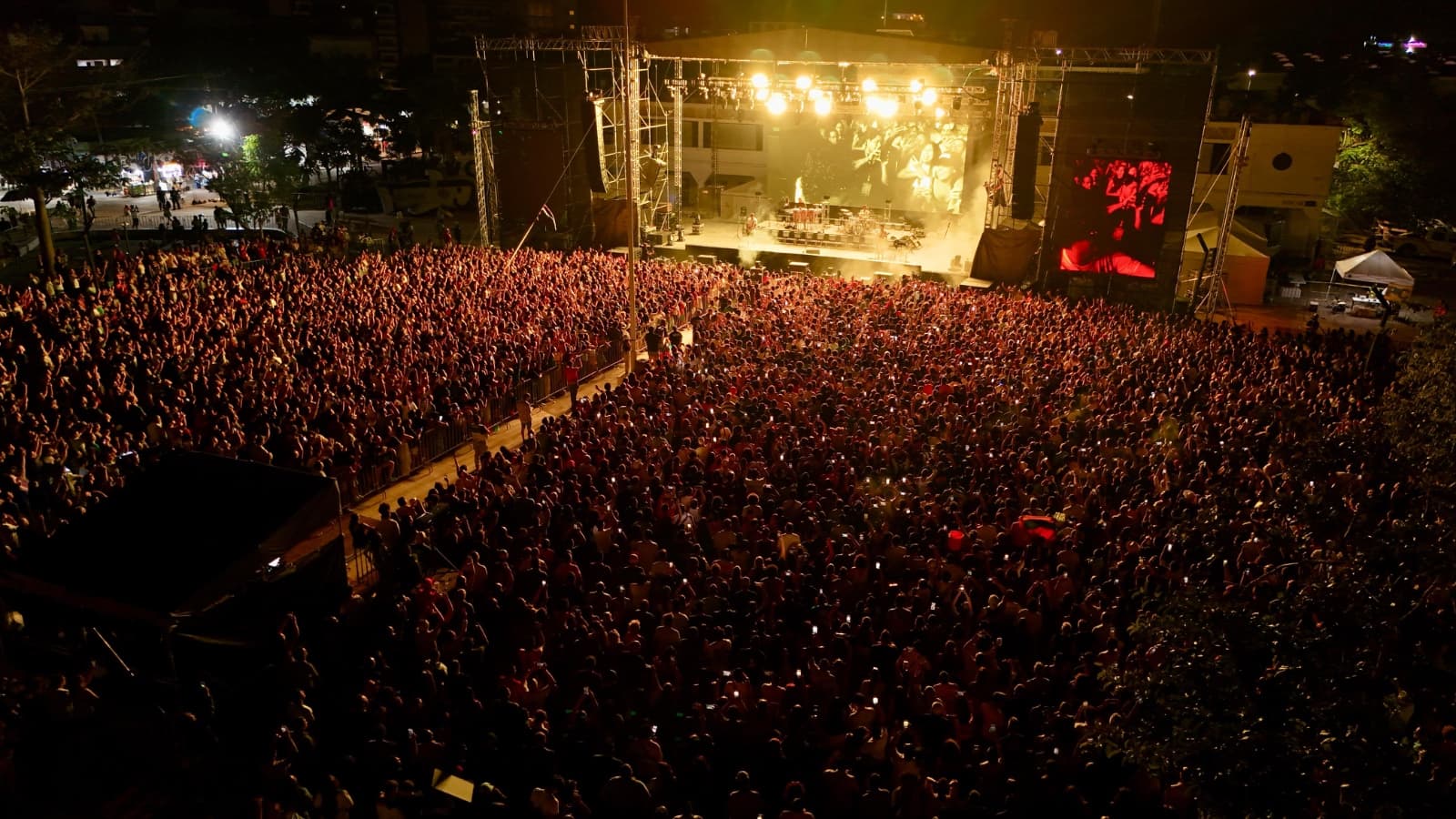 Rawayana pone a bailar y a cantar a 20 mil personas 