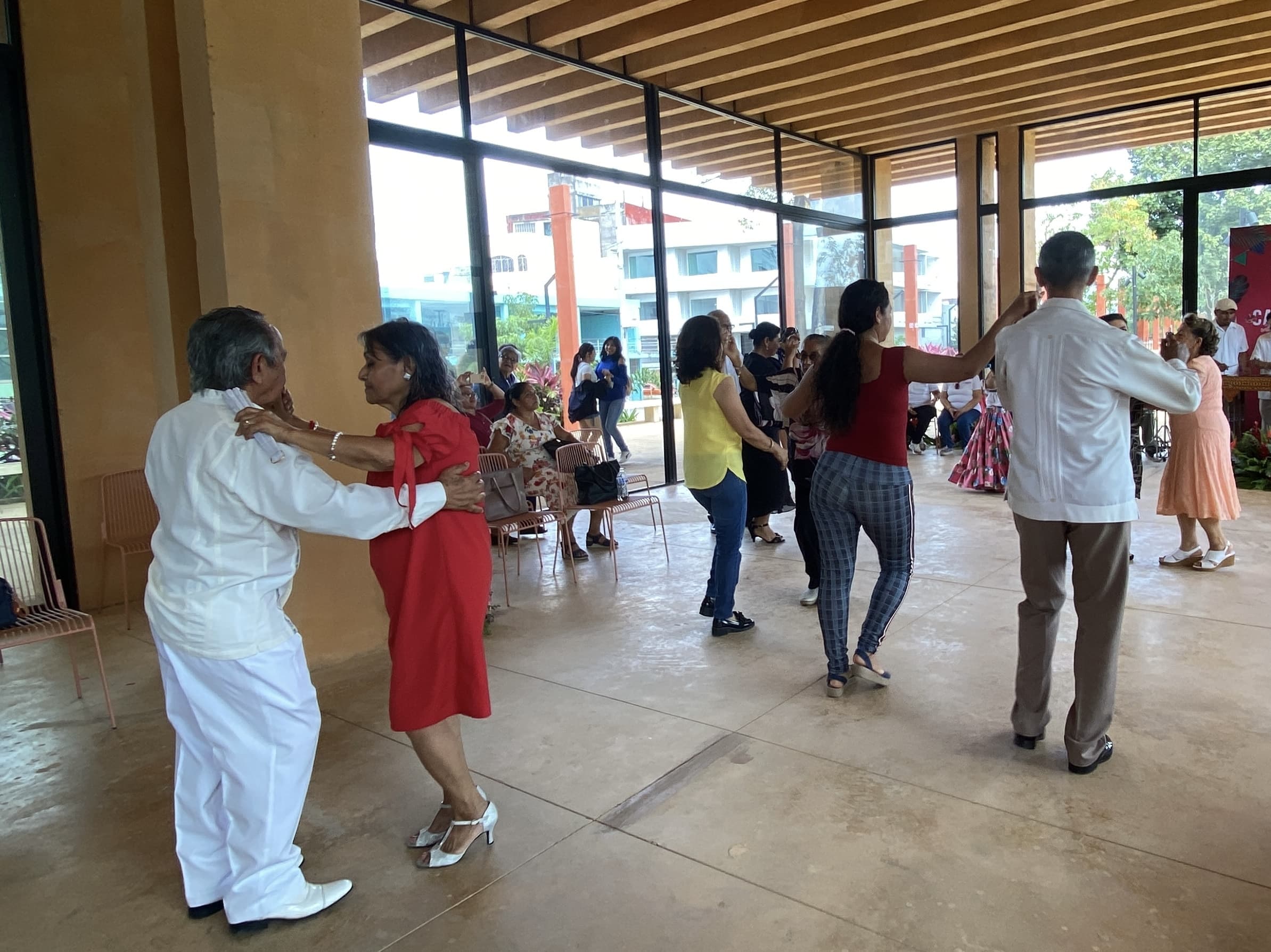 Danzón podría convertirse en atractivo turístico: bailarín