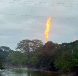 ImagenDenuncia MC que mecheros de Pemex siguen operando en Tabasco 
