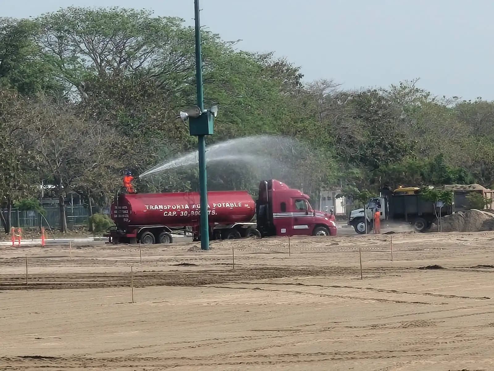 Le "suben el nivel" a estacionamiento del Parque Tabasco  