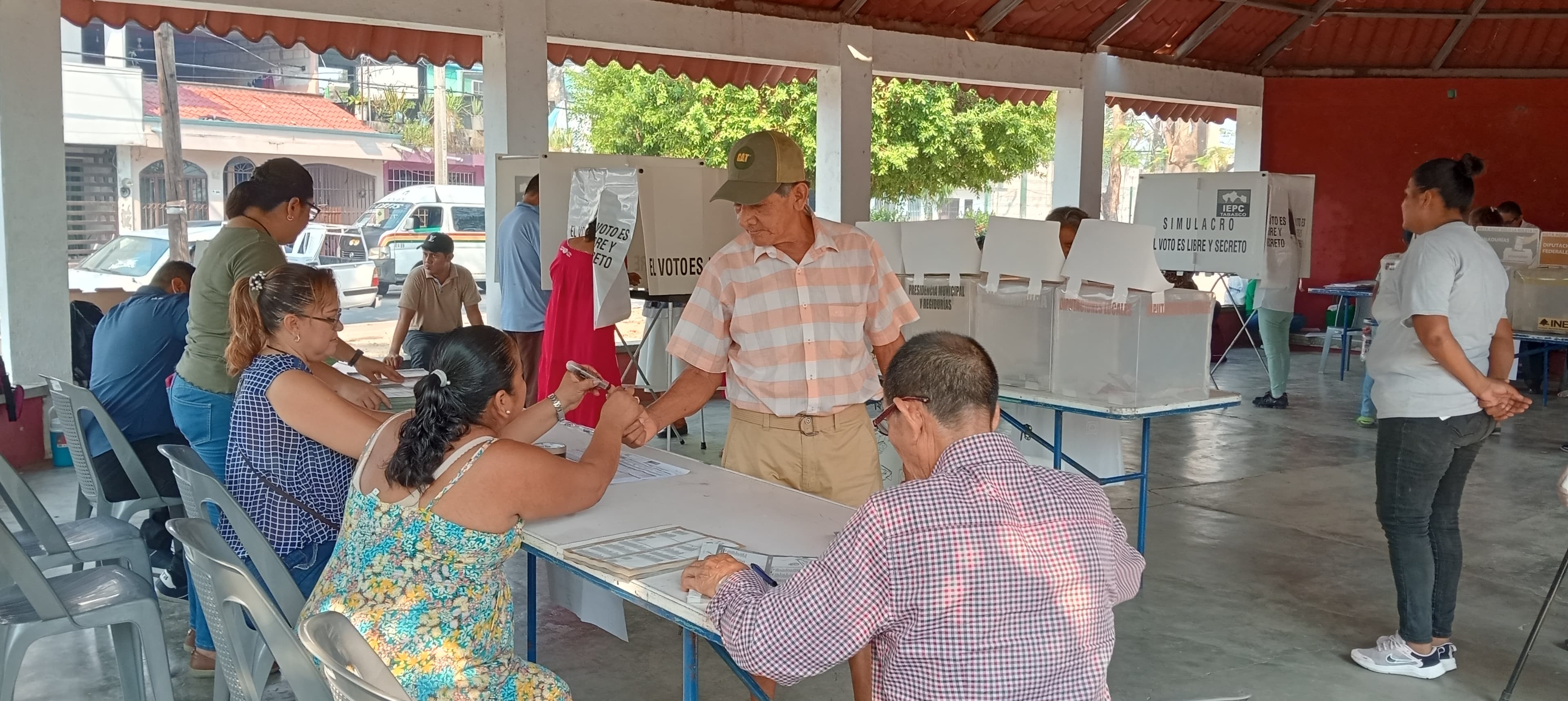 Recurren 117 tabasqueños al voto anticipado  