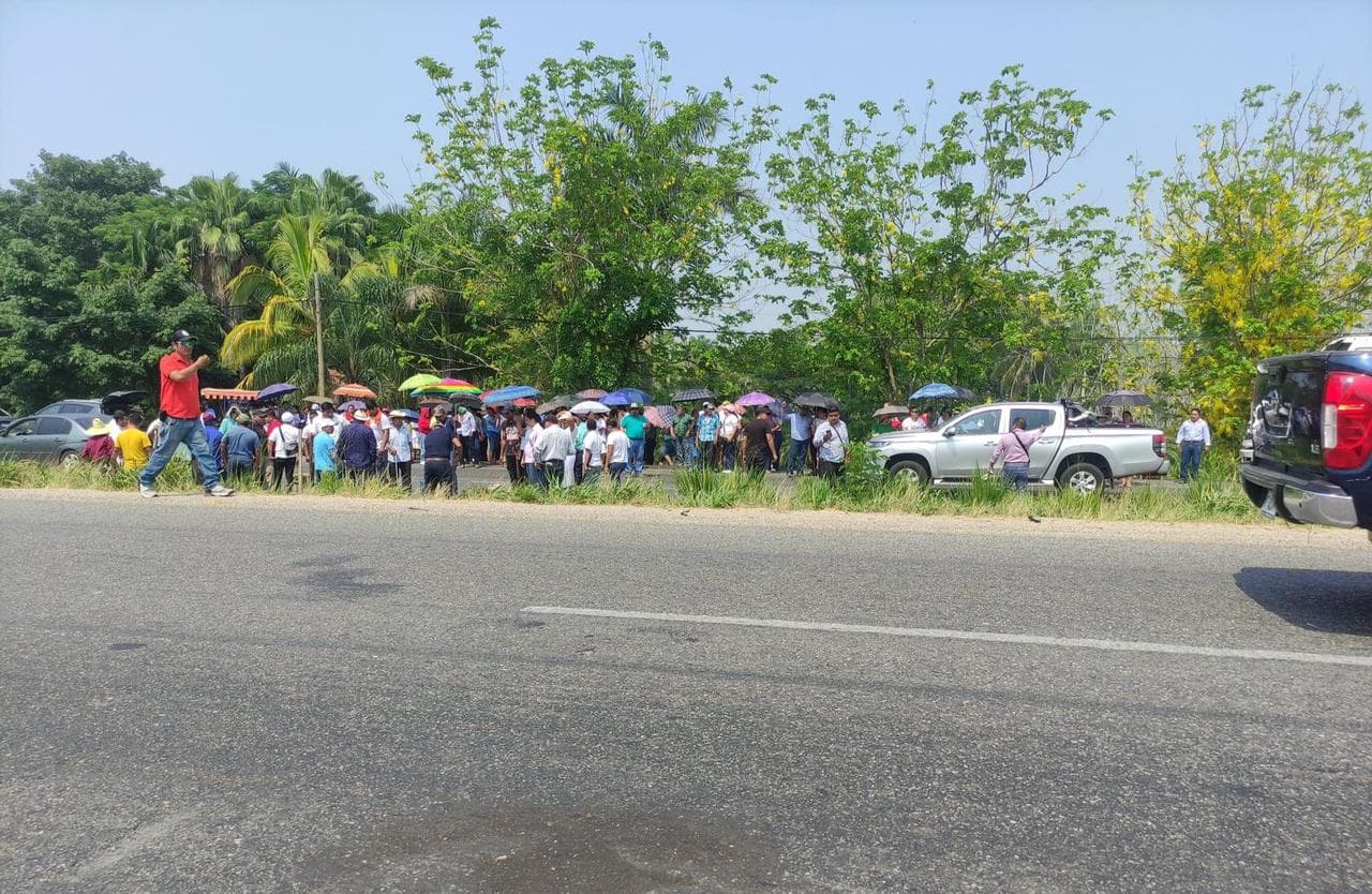 Honran memoria de fallecidos en vía corta a Cunduacán 