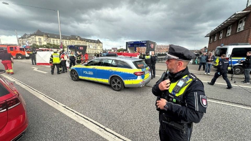 Mujer apuñala a 12 personas en estación central de trenes en Hamburgo