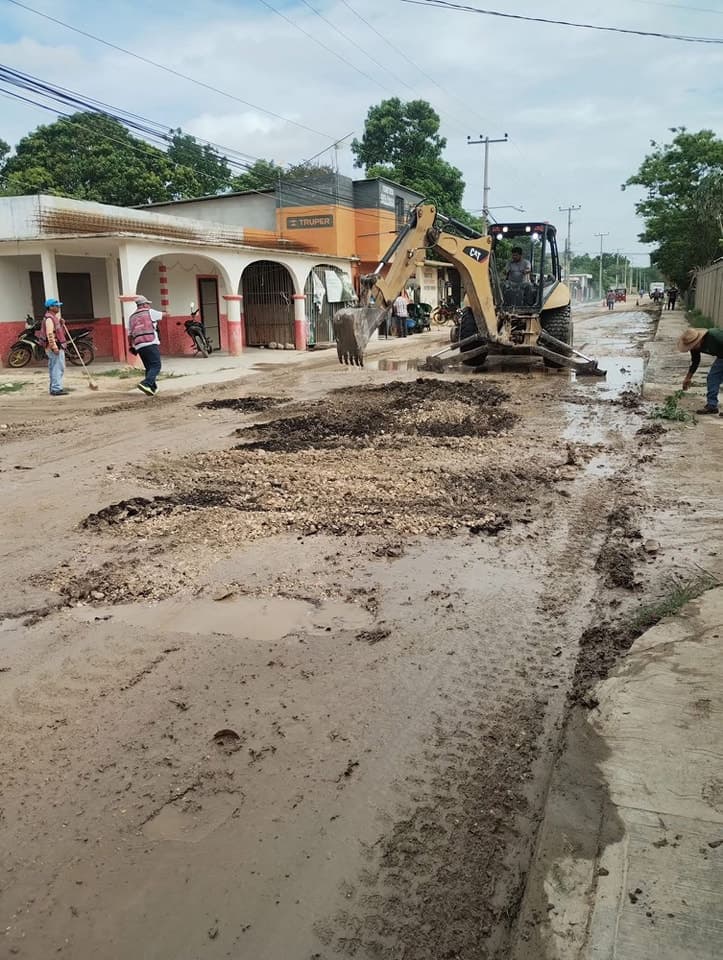 Reparan calle por visita de Sheinbaum, solo aguantó un día
