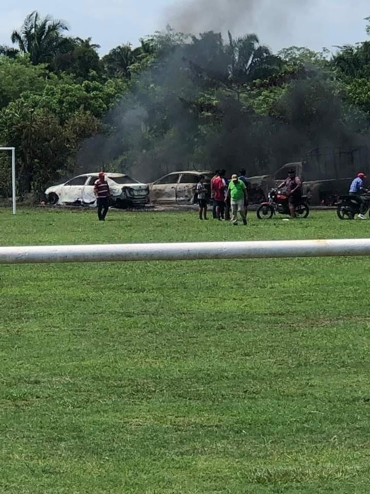 Queman autos en campo de béisbol en Cárdenas 