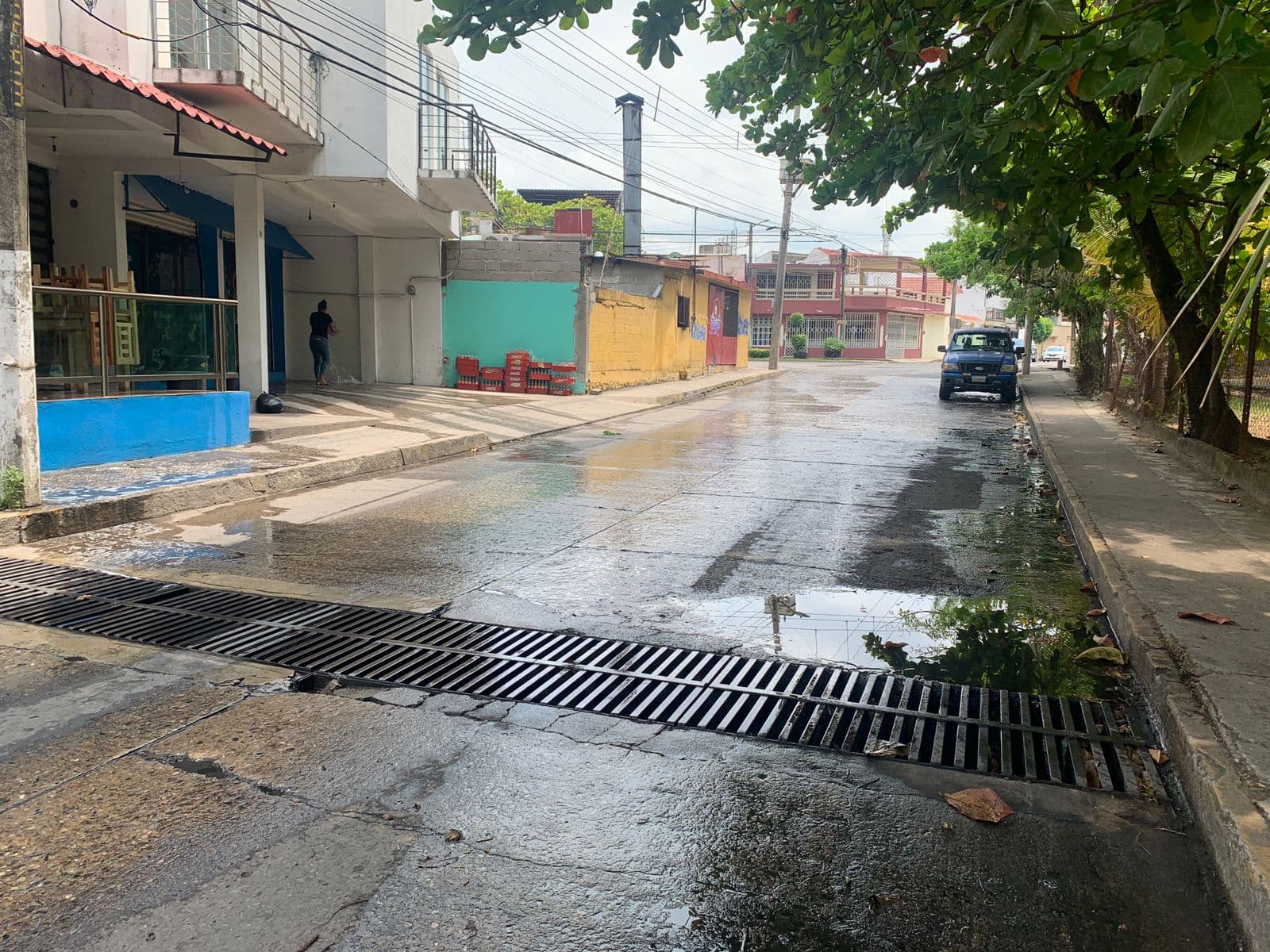 Fugas y alcantarillas apestosas, el día a día en Atasta