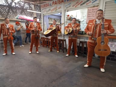 ImagenAl ritmo de mariachis, festejan en mercados cumpleaños de Villahermosa