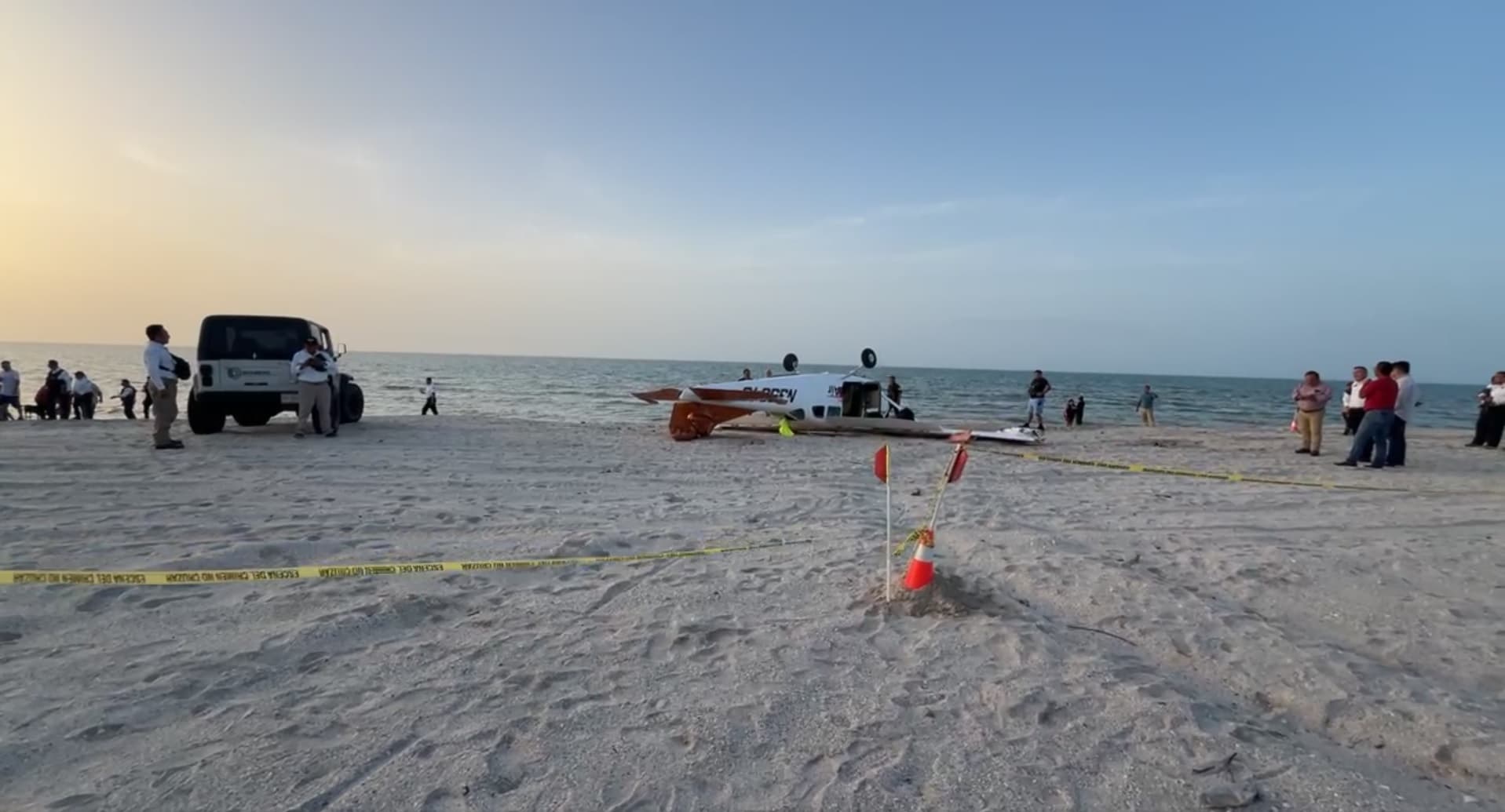 Aeronave se desploma en playa Norte