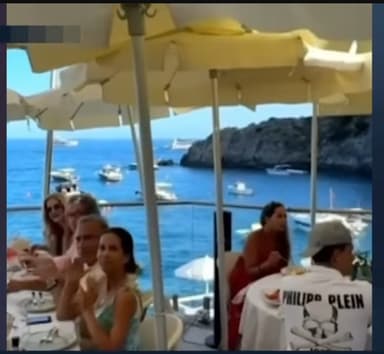 ImagenCaptan a Miguel Ángel Yunes Linares en club de lujo en Italia