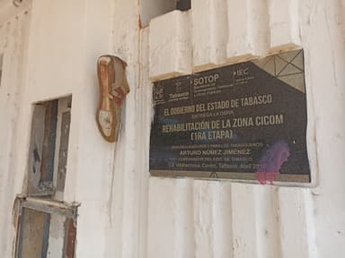 ImagenCorredor del CICOM...¡en el abandono!