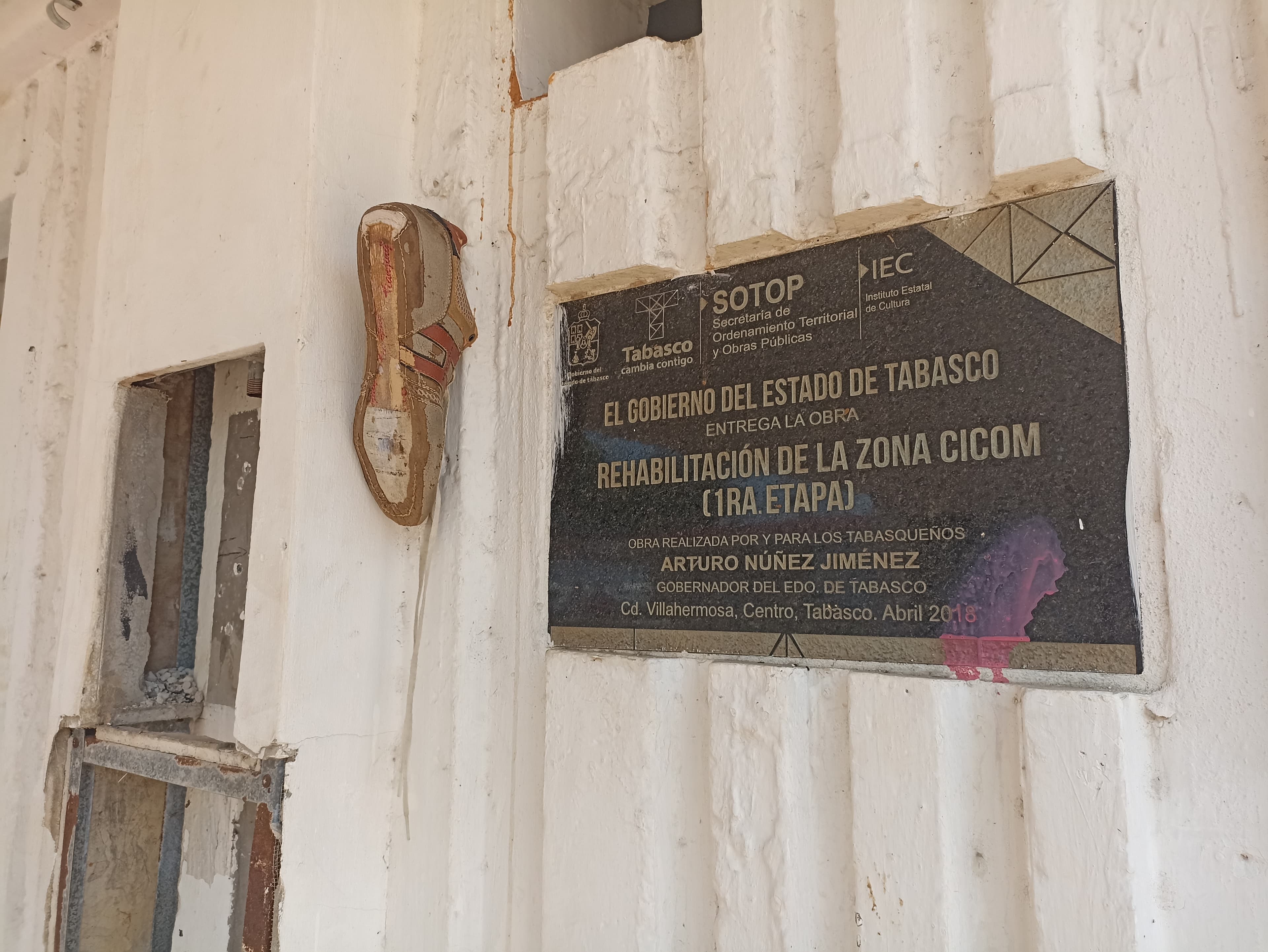 Corredor del CICOM...¡en el abandono!