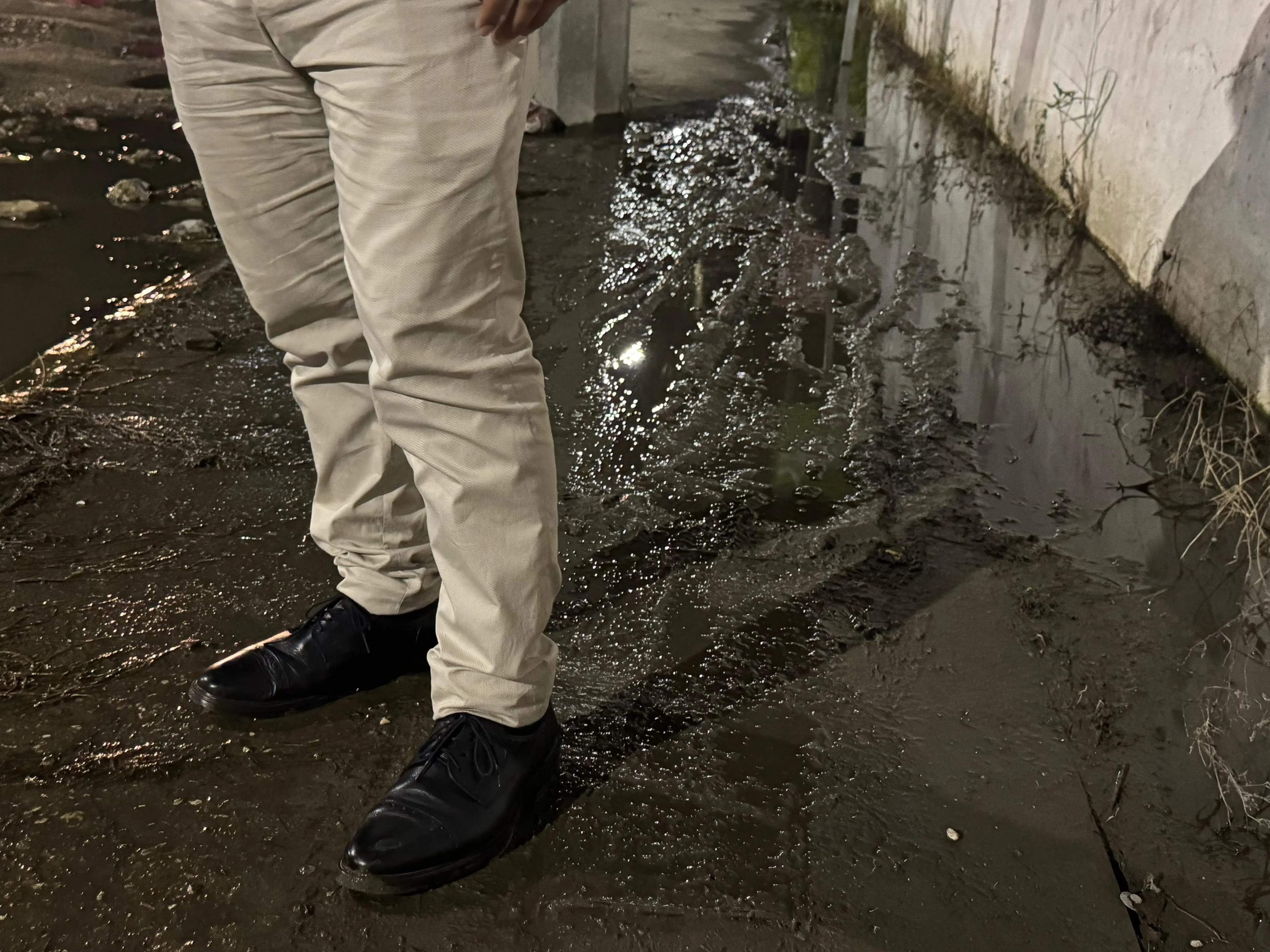 Destrozadas y con lodo, calles de Lagunas III