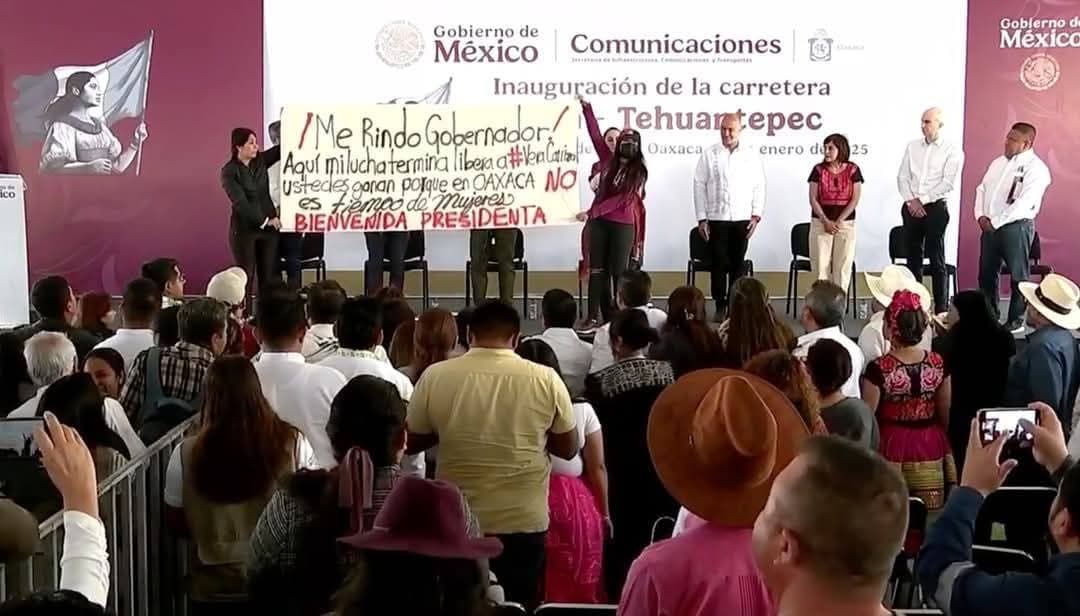 Interrumpen foro y exigen a Sheinbaum justicia