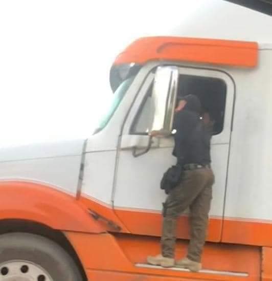 Extorsionan ministeriales a transportistas