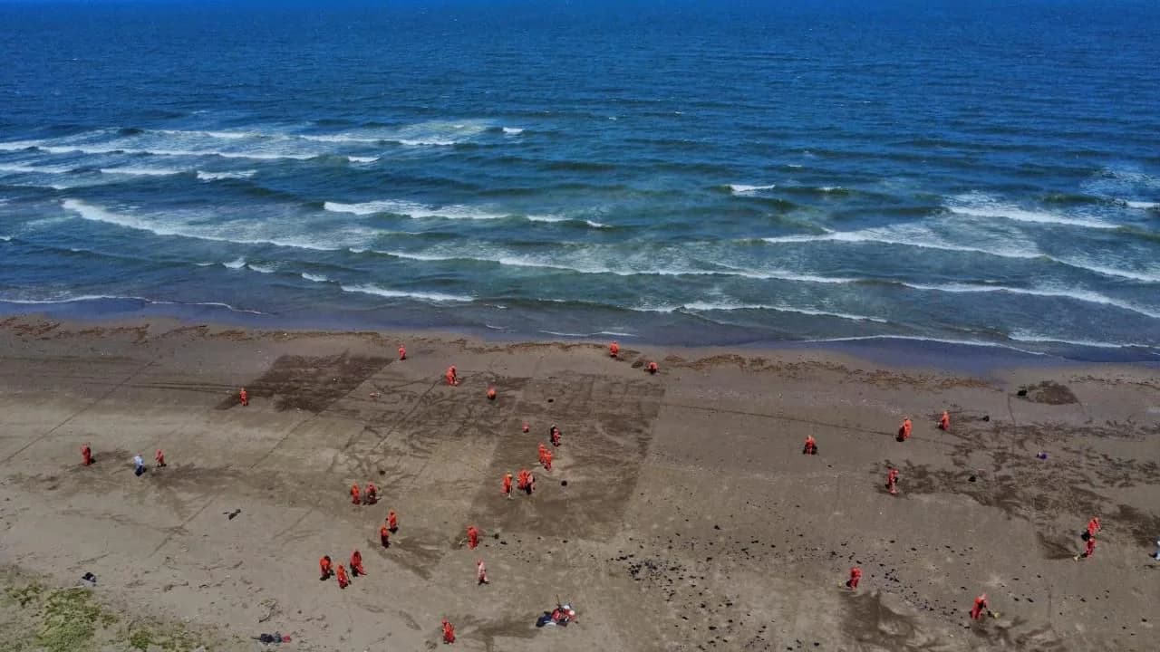 Recolecta Gobierno de México 128 toneladas de Hidrocarburo en derrame 