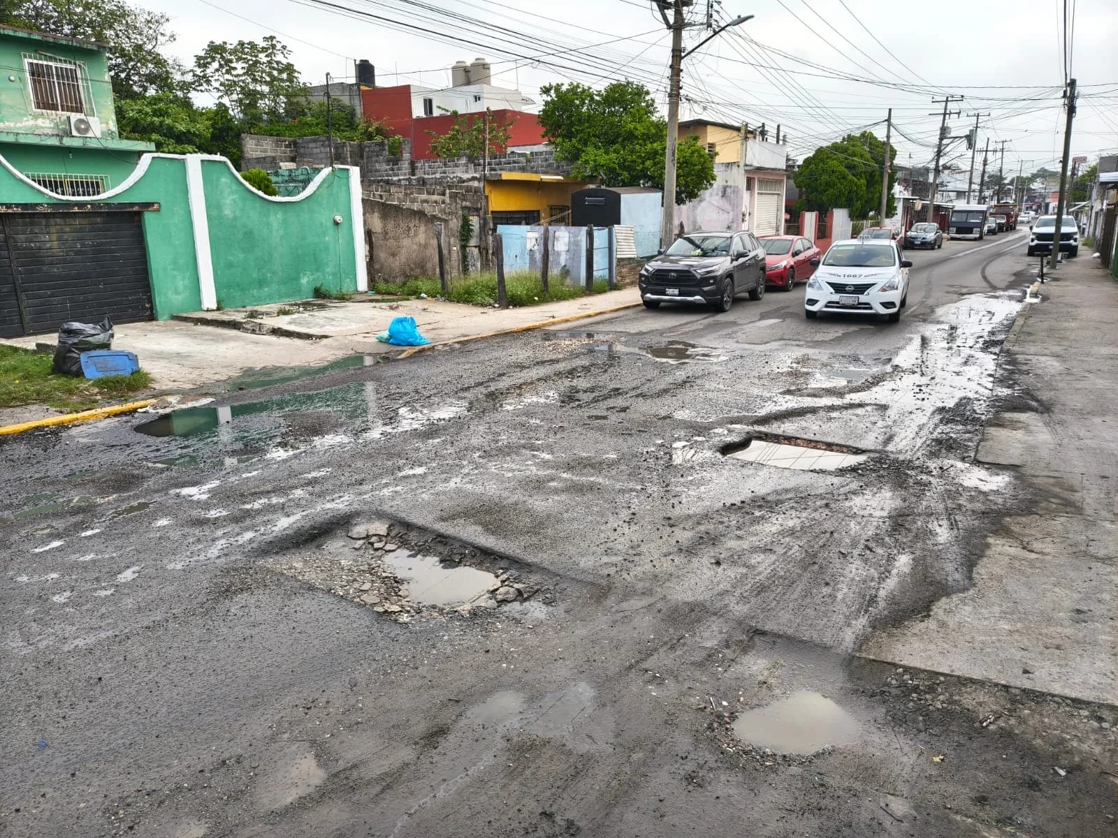 Daños por reparación de drenaje afectan a automovilistas en Tamulté 