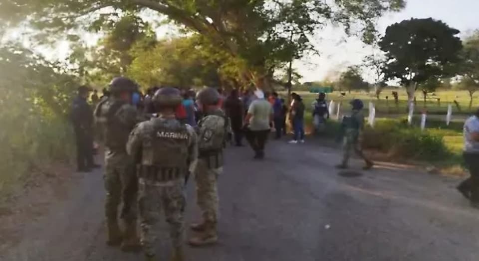 Liberan a 30 personas secuestradas en Centla y aseguran explosivos improvisados