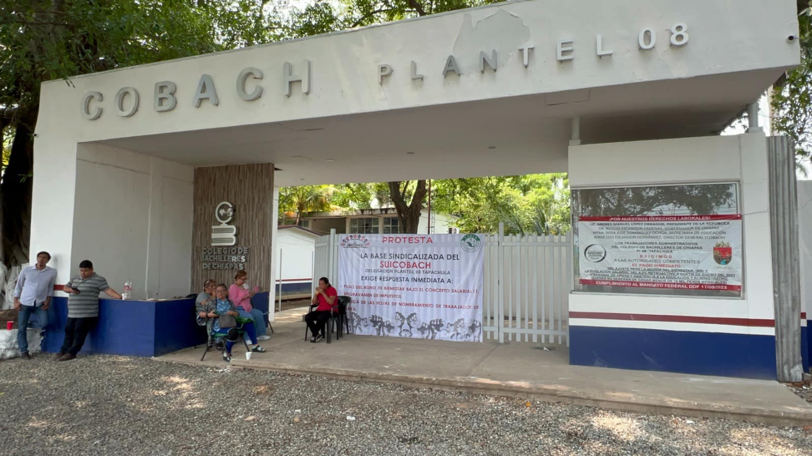 Paro de trabajadores de Bachilleres en Chiapas