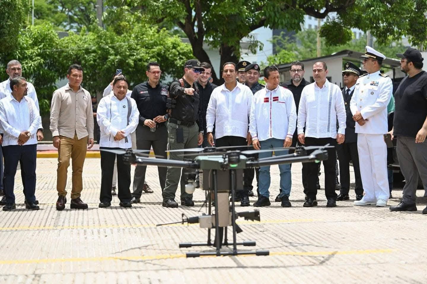 Blinda Chiapas frontera con drones artillados, perros robot y unidades