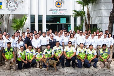 ImagenCapacitan a taxistas en Playa del Carmen 