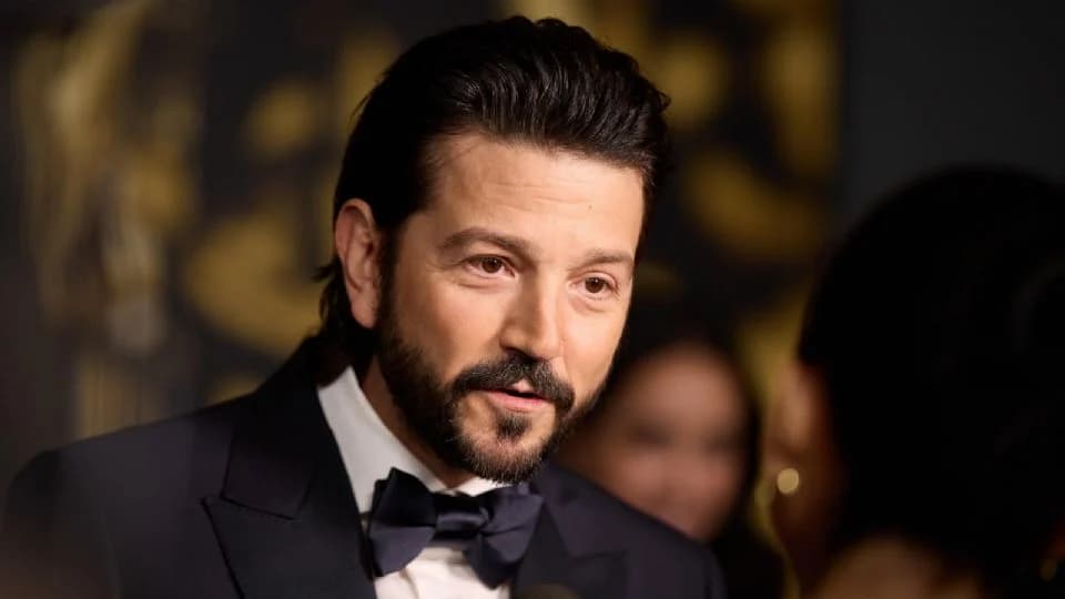 "Migrantes son los que construyen a Estados Unidos": Diego Luna