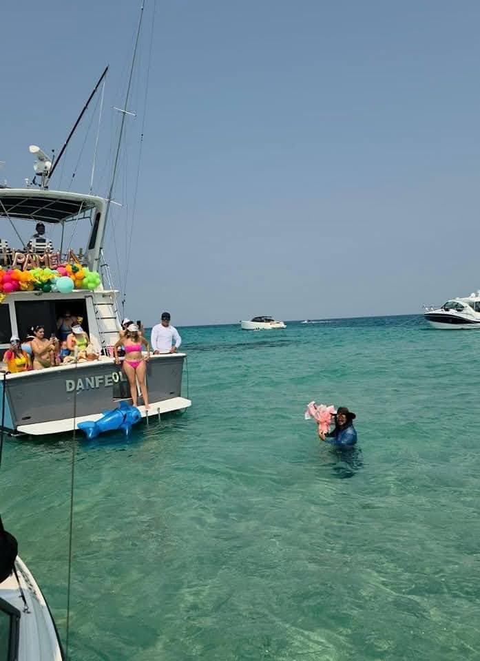 Vuelca en altamar “El Patrón de Flores” en Veracruz