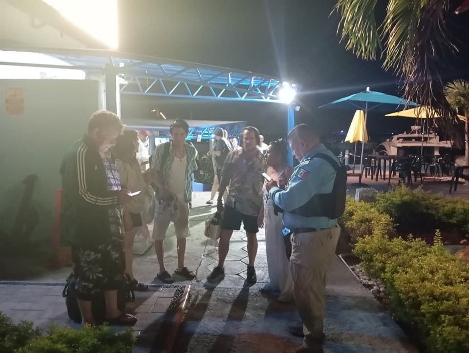 Se derrumba muelle de Aqua-Tours en Cancún